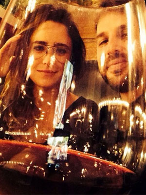 Fernanda Vasconcellos e Cássio Reis passam férias na Europa