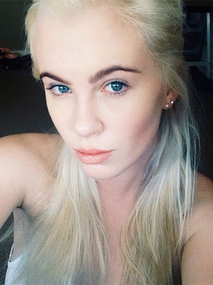Filha de Alec Baldwin defende o pai no <i>twitter</i>, confira!