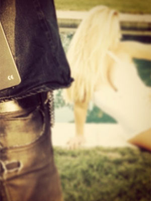 Jessica Simpson mostra a boa forma em foto