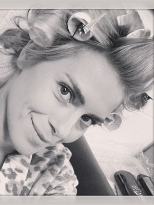 Carolina Dieckmann aparece como a Dona Florinda, veja!