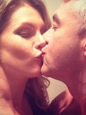 Ana Hickmann beija e se declara para o marido