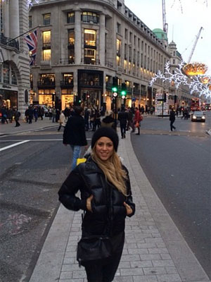 Shakira tem dia de turista em Londres, veja aqui!