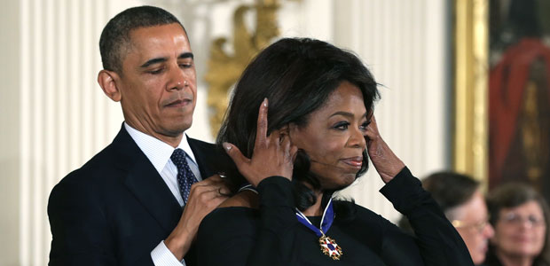 Barack Obama condecora Oprah Winfrey, entenda!