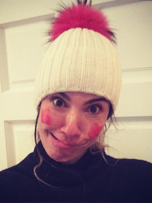 Luciana Gimenez faz careta e posta no <i>Instagram</i> toda pintada