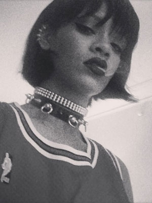 Rihanna muda novamente o visual