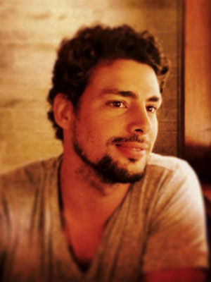 Cauã Reymond dá festa em casa alugada, diz jornal