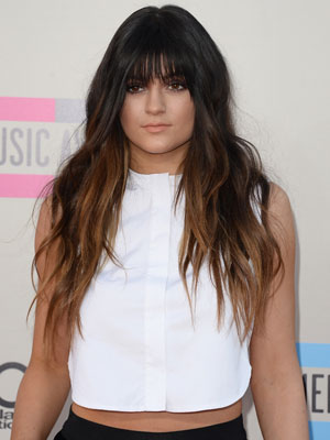 Kylie Jenner mostra novo visual no <i>AMA 2013</i>, veja!