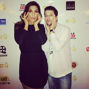 Ivete Sangalo e Marcelo Serrado fazem graça na pré-estréia de <i>Crô</i>
