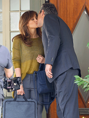 Jennifer Lopez filma cena de beijo para seu novo filme, veja a foto!