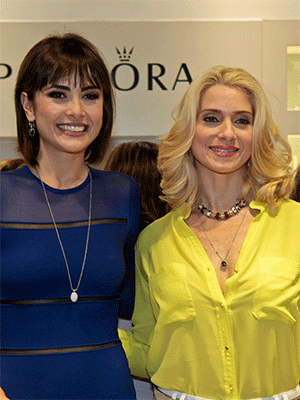 Letícia Spiller e Maria Casadevall comparecem a inauguração de joalheria
