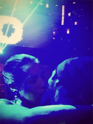 Luana Piovani dá beijo apaixonado no marido, veja a foto!