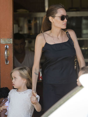 Angelina Jolie irá passar feriado de <i>Ação de Graças</i> longe do pai