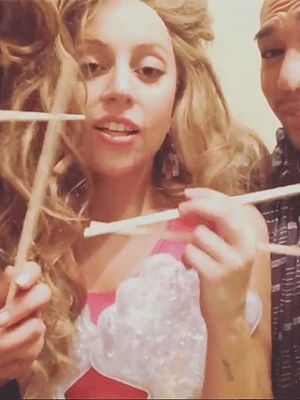 Lady Gaga posta vídeo cantando música do filme <i>A Pequena Sereia</i>