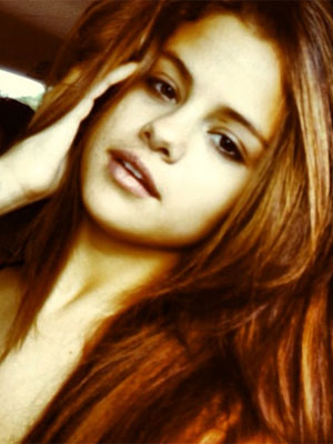 Selena Gomez posta foto sem maquiagem, veja!