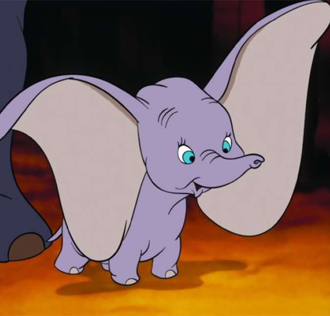 Dumbo era um elefantinho do circo que sofria por causa de sua orelhas enormes, mas seu amigo, um pequeno rato, mostra o quanto ele pode ser feliz.