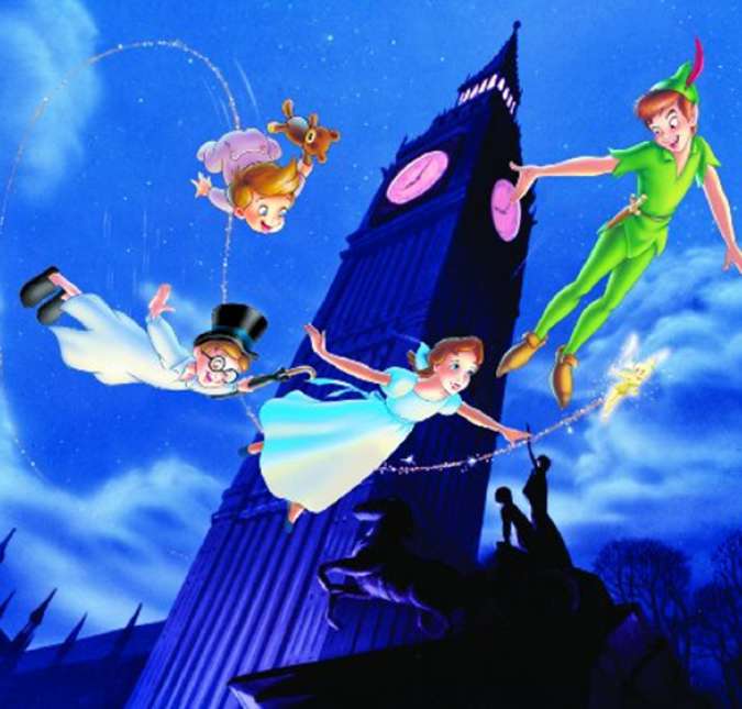 Wendy e seus irmãos são levados por Peter Pan para um mundo mágico, a Terra do Nunca, um lugar onde as crianças não envelhecem.