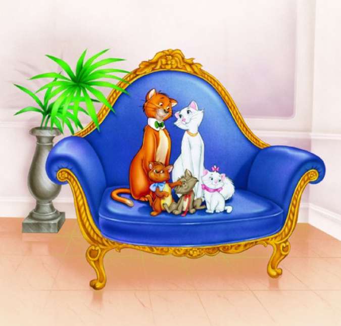 Uma família de gatos herdou a fortuna de seus donos, mas o mordomo os sequestra. Com a ajuda de um outro gato, Os Aristogatas conseguem recuperar o que foi deixado para eles.