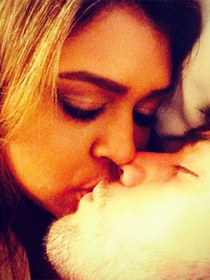 Preta Gil posta foto beijando o namorado