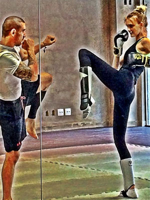 Carol Trentini mostra treino de luta funcional no <i>Instagram</i>