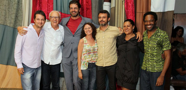 Marcelo Serrado e Ney Latorraca se reúnem com elenco e falam sobre especial de fim de ano