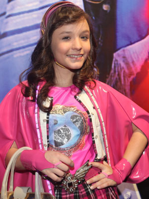 Larissa Manoela termina namoro com ator de <i>Carrossel</i> e diz que está no auge