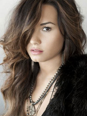 Demi Lovato diz que foi para a <i>rehab</i> por causa da irmã caçula