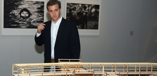 Luciano Huck e outros famosos foram à exposição no <i>MAM</i>
