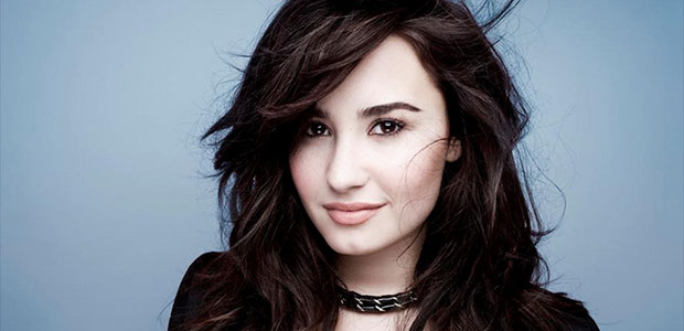 Demi Lovato quer colocar próteses nos seios