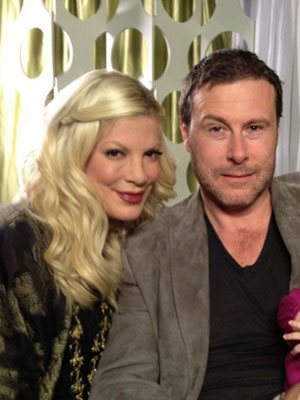Marido de Tori Spelling, famosa por <i>Barrados no Baile</i>, teria a traído após uma balada. Entenda!