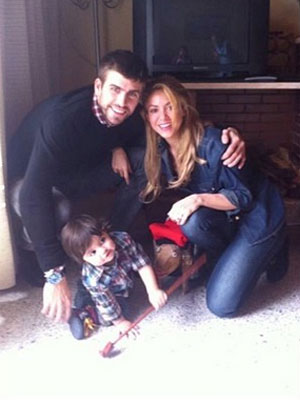 No Dia da Mentira espanhol, jogador do Barça parabeniza Piqué por gravidez de Shakira