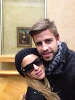Na França, Gerard Piqué brinca com Shakira: -<i> Minha Mona Lisa</i>