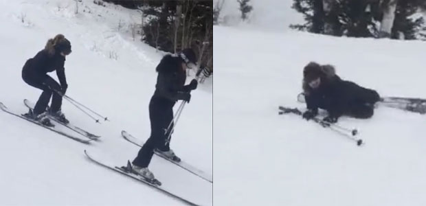 Kim Kardashian escorrega na neve em meio a brincadeira com a irmã!
