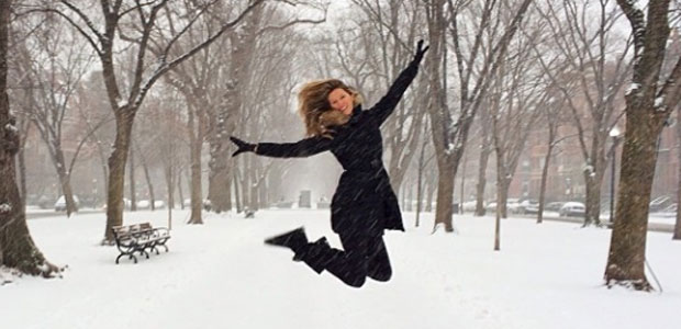 Gisele Bündchen se diverte na neve, veja!