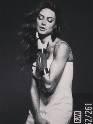 Thaila Ayala posa em ensaio sensual