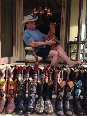 Arnold Schwarzenegger posa vestido de <i>cowboy</i>, veja!