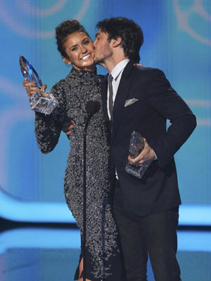 Nina Dobrev e Ian Somerhalder brincam com término no namoro, entenda!