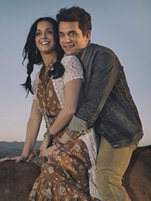 John Mayer e Katy Perry reúnem familiares e amigos no Havaí