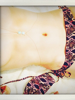Rosie Huntington-Whiteley faz <i>topless</i> no Havaí