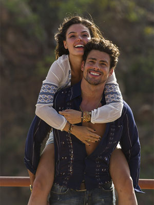 Isis Valverde conta que não se preocupou com as cenas sensuais de <i>Amores Roubados</i>