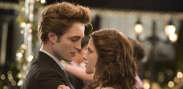 Kristen Stewart queria que Robert Pattinson fosse visitá-la em Los Angeles