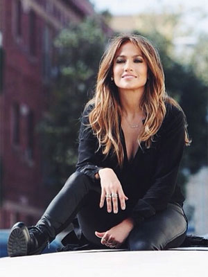 Jennifer Lopez não sabe se irá se casar com seu namorado, Casper Smart