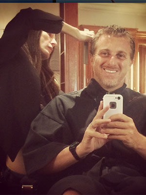 Luciano Huck muda o visual e pede desculpas ao cabeleireiro