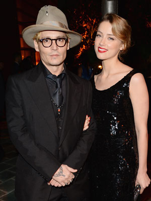 Namorada de Johnny Depp usa anel e levanta suspeitas de noivado