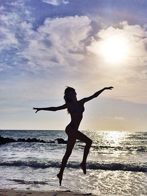 Gisele Bündchen flutua e posta foto, entenda!