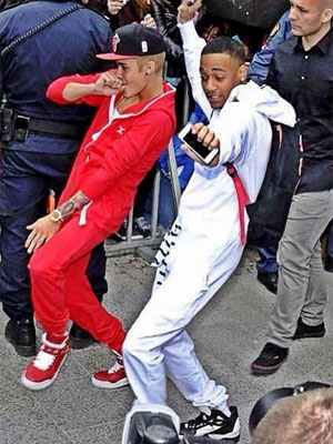 Amigo de Justin Bieber é preso por posse na casa do cantor