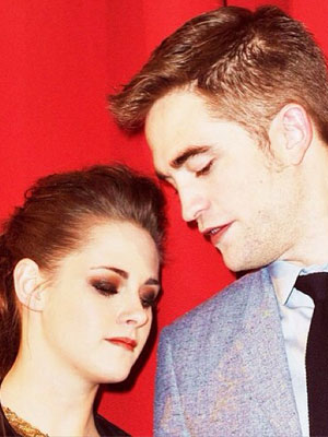 Ex-namorados, Kristen Stewart e Robert Pattinson se falam semanalmente