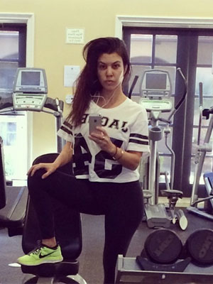 Kourtney Kardashian posa sem maquiagem. Veja!