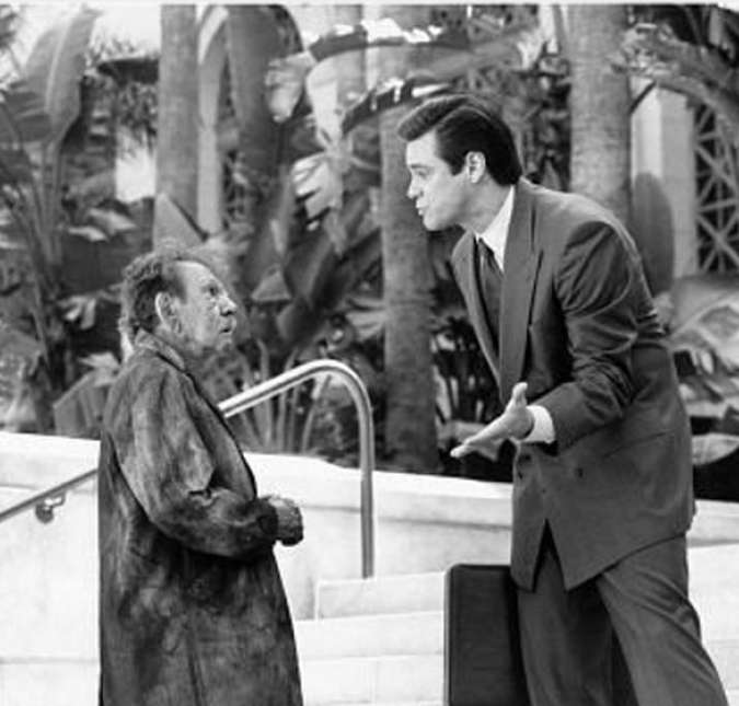 Em O Mentiroso, ele interpretou o atormentado pai que não podia mais mentir depois do desejo feito por seu filho ao assoprar as velinhas do bolo de aniversário. Ele recebeu outra indicação ao Globo de Ouro, em 1998. Em O Mentiroso, ele interpretou o atormentado pai que não podia mais mentir depois do desejo feito por seu filho ao assoprar as velinhas do bolo de aniversário. Ele recebeu outra indicação ao Globo de Ouro, em 1998.