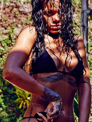 Rihanna posta foto só de biquíni no Rio de Janeiro