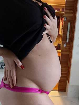 Marido de Ana Hickmann posta foto dela exibindo o barrigão